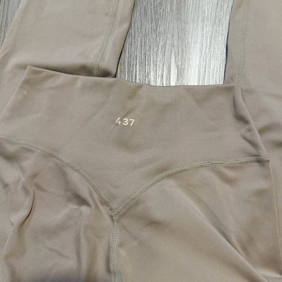 437 Set - Picture 3 of 4